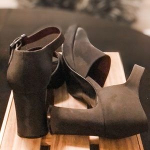 Enzo Angiolini open toe heels